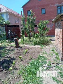 Дом 330м&sup2;, 3-этажный, участок 6 сот.  