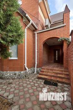 Дом 300м&sup2;, 3-этажный, участок 6 сот.  