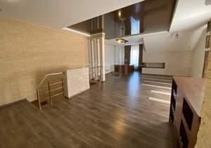 Дом 227м&sup2;, 3-этажный, участок 4 сот.  