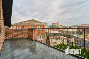 Дом 215м&sup2;, 2-этажный, участок 3 сот.  