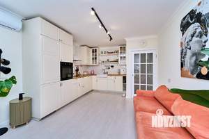 Дом 224м², 3-этажный, участок 3 сот.  