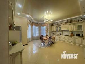 Дом 270м², 2-этажный, участок 9 сот.  