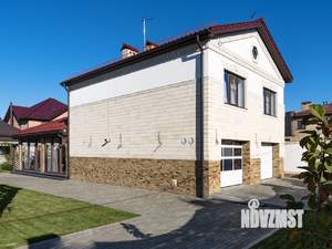 Дом 640м&sup2;, 3-этажный, участок 10 сот.  