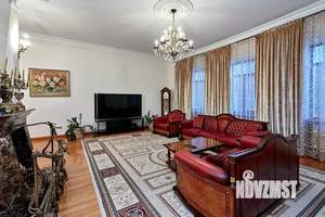 Дом 565м&sup2;, 2-этажный, участок 8 сот.  