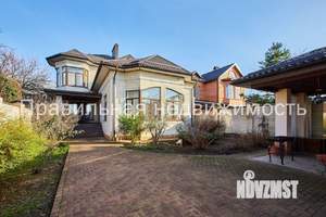 Дом 412м&sup2;, 3-этажный, участок 6 сот.  