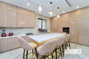 Дом 303м&sup2;, 2-этажный, участок 6 сот.  