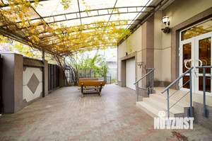 Дом 207м², 2-этажный, участок 6 сот.  