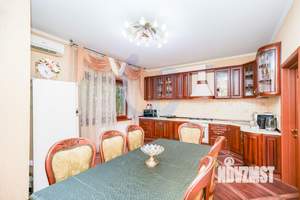 Дом 349м&sup2;, 3-этажный, участок 8 сот.  