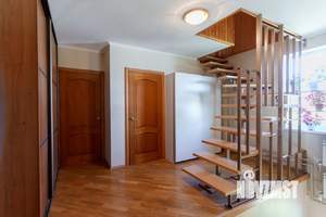 Дом 180м², 3-этажный, участок 10 сот.  