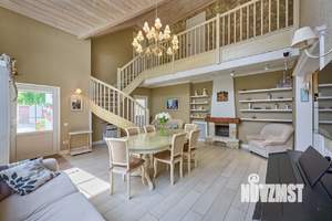 Дом 161м&sup2;, 2-этажный, участок 10 сот.  