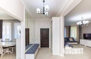 Дом 180м&sup2;, 2-этажный, участок 4 сот.  