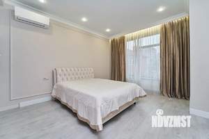 Дом 303м&sup2;, 2-этажный, участок 6 сот.  