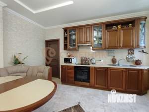 Дом 360м², 3-этажный, участок 8 сот.  