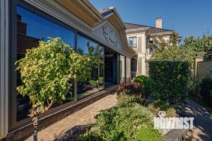 Дом 520м&sup2;, 2-этажный, участок 10 сот.  