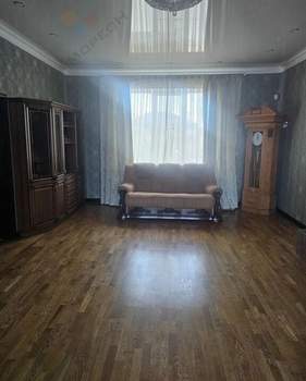 Дом 290м&sup2;, 3-этажный, участок 10 сот.  