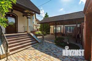 Дом 521м&sup2;, 3-этажный, участок 16 сот.  