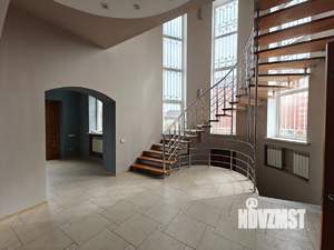 Дом 320м², 3-этажный, участок 8 сот.  