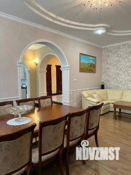 Коттедж 270м&sup2;, 2-этажный, участок 12 сот.  