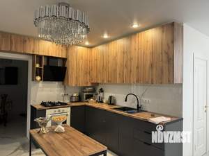 Дом 270м&sup2;, 3-этажный, участок 6 сот.  