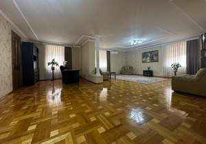 Дом 480м², 3-этажный, участок 6 сот.  