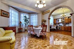 Дом 565м&sup2;, 2-этажный, участок 8 сот.  