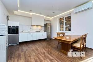 Дом 252м&sup2;, 2-этажный, участок 8 сот.  