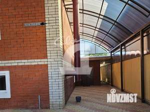 Коттедж 300м&sup2;, 2-этажный, участок 10 сот.  