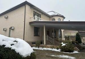 Дом 409м&sup2;, 2-этажный, участок 9 сот.  