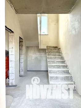 Дом 180м&sup2;, 2-этажный, участок 4 сот.  