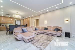 Дом 303м&sup2;, 2-этажный, участок 6 сот.  