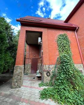 Дом 444м², 3-этажный, участок 10 сот.  
