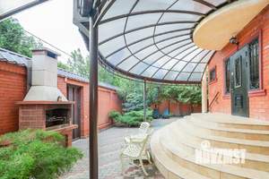 Дом 349м&sup2;, 3-этажный, участок 8 сот.  