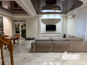 Дом 180м&sup2;, 2-этажный, участок 4 сот.  