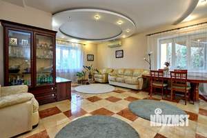 Дом 168м&sup2;, 2-этажный, участок 7 сот.  