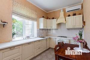 Дом 275м², 3-этажный, участок 6 сот.  