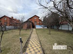 Дом 210м&sup2;, 3-этажный, участок 13 сот.  