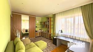 Дом 270м², 3-этажный, участок 4 сот.  