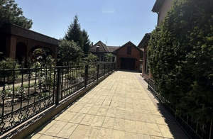 Дом 320м&sup2;, 2-этажный, участок 12 сот.  