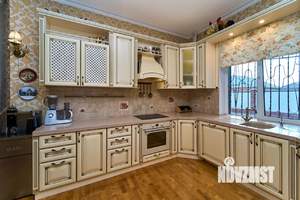 Дом 242м&sup2;, 2-этажный, участок 7 сот.  