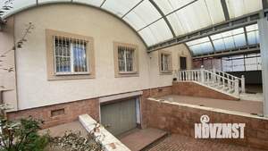 Дом 400м&sup2;, 2-этажный, участок 10 сот.  