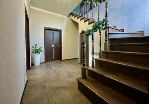 Дом 165м&sup2;, 2-этажный, участок 4 сот.  