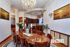 Дом 565м&sup2;, 2-этажный, участок 8 сот.  