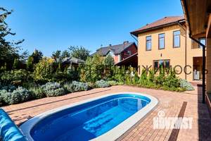 Дом 313м&sup2;, 2-этажный, участок 8 сот.  