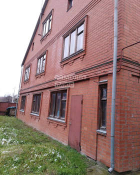 Дом 330м&sup2;, 3-этажный, участок 6 сот.  