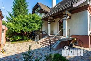 Дом 521м&sup2;, 3-этажный, участок 16 сот.  