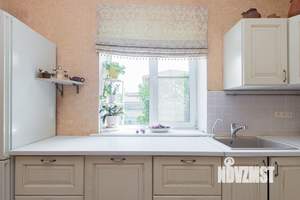 Дом 275м², 3-этажный, участок 6 сот.  