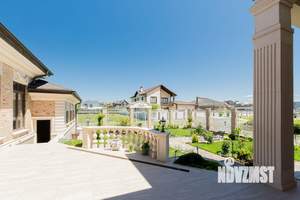 Дом 833м², 2-этажный, участок 10 сот.  