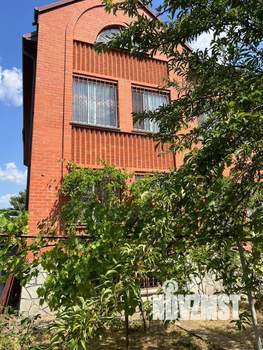 Дом 377м&sup2;, 3-этажный, участок 8 сот.  