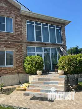 Дом 238м&sup2;, 2-этажный, участок 8 сот.  