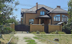 Дом 400м&sup2;, 2-этажный, участок 10 сот.  